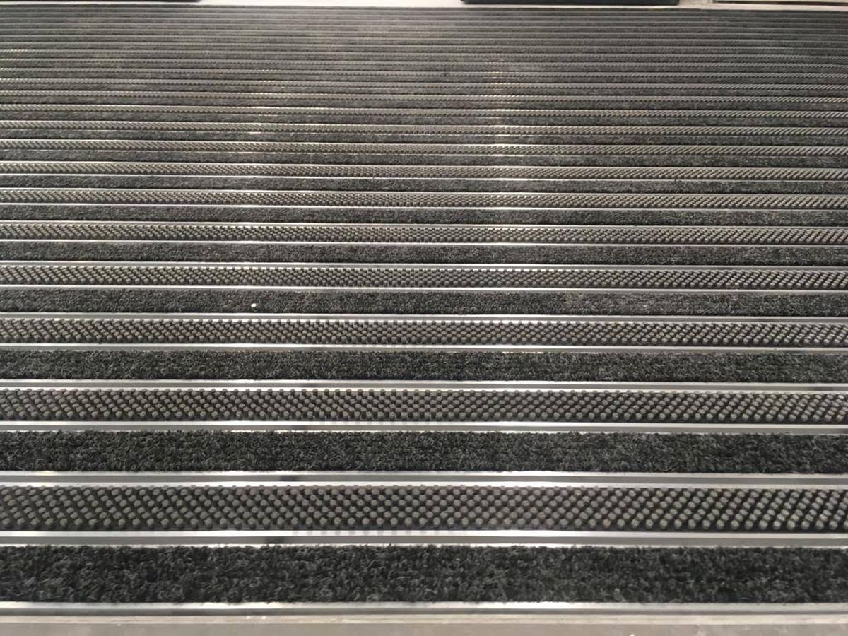 Aluminum profile mat with gray brushes and gray ribbed carpet