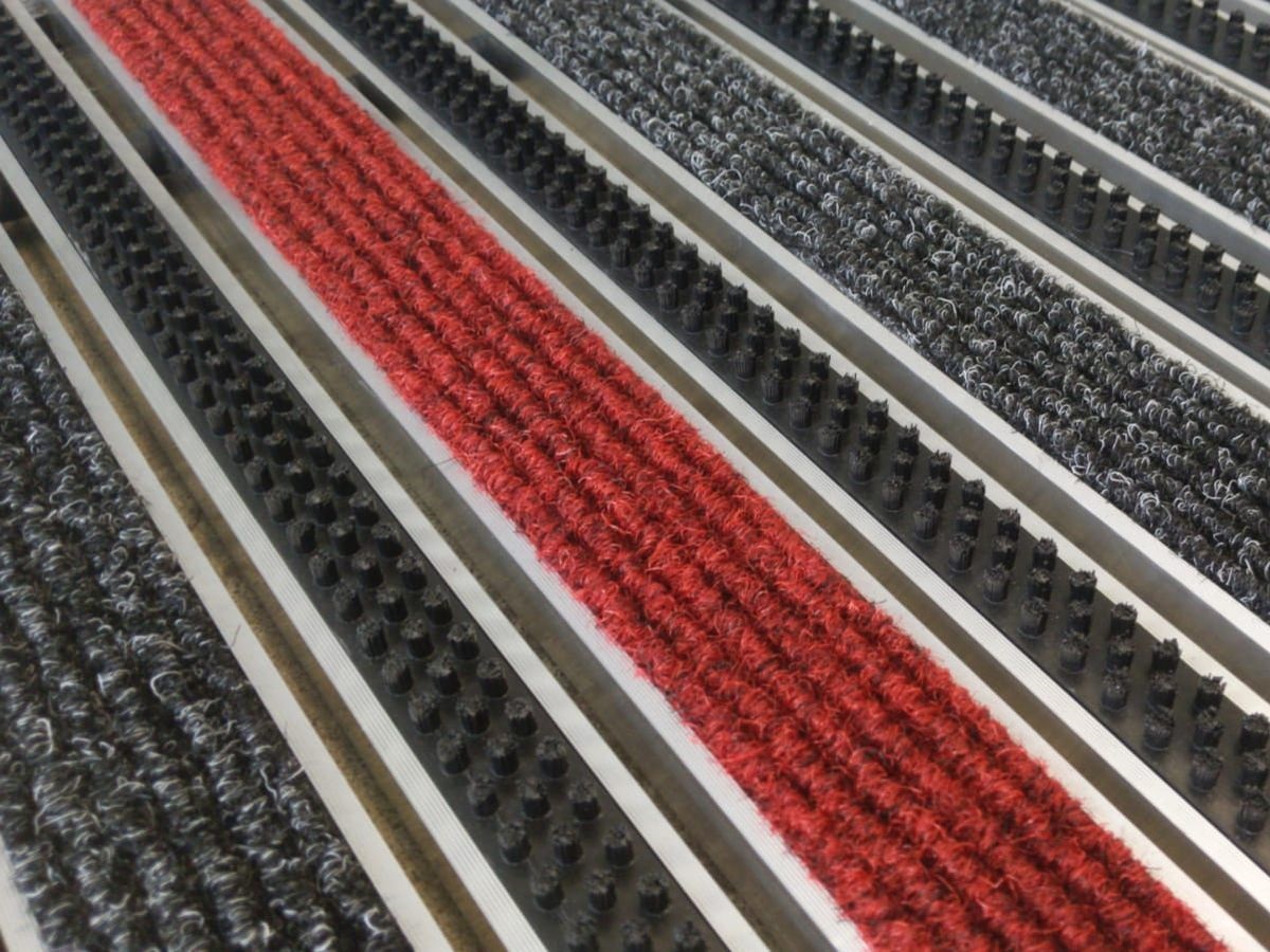 Aluminum Profile Mat with Black Brush and Red Ribbed Insert