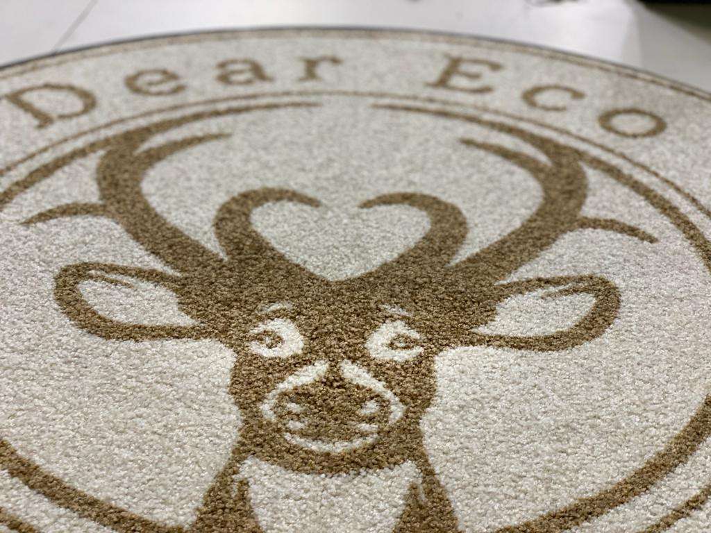 Runde Sauberlaufmatte nach Wunschmaß angefertigt. Längere Lieferzeit, aber perfektes Ergebnis.